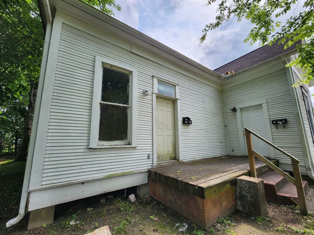 1793 Liberty St - Photo 2 of 7