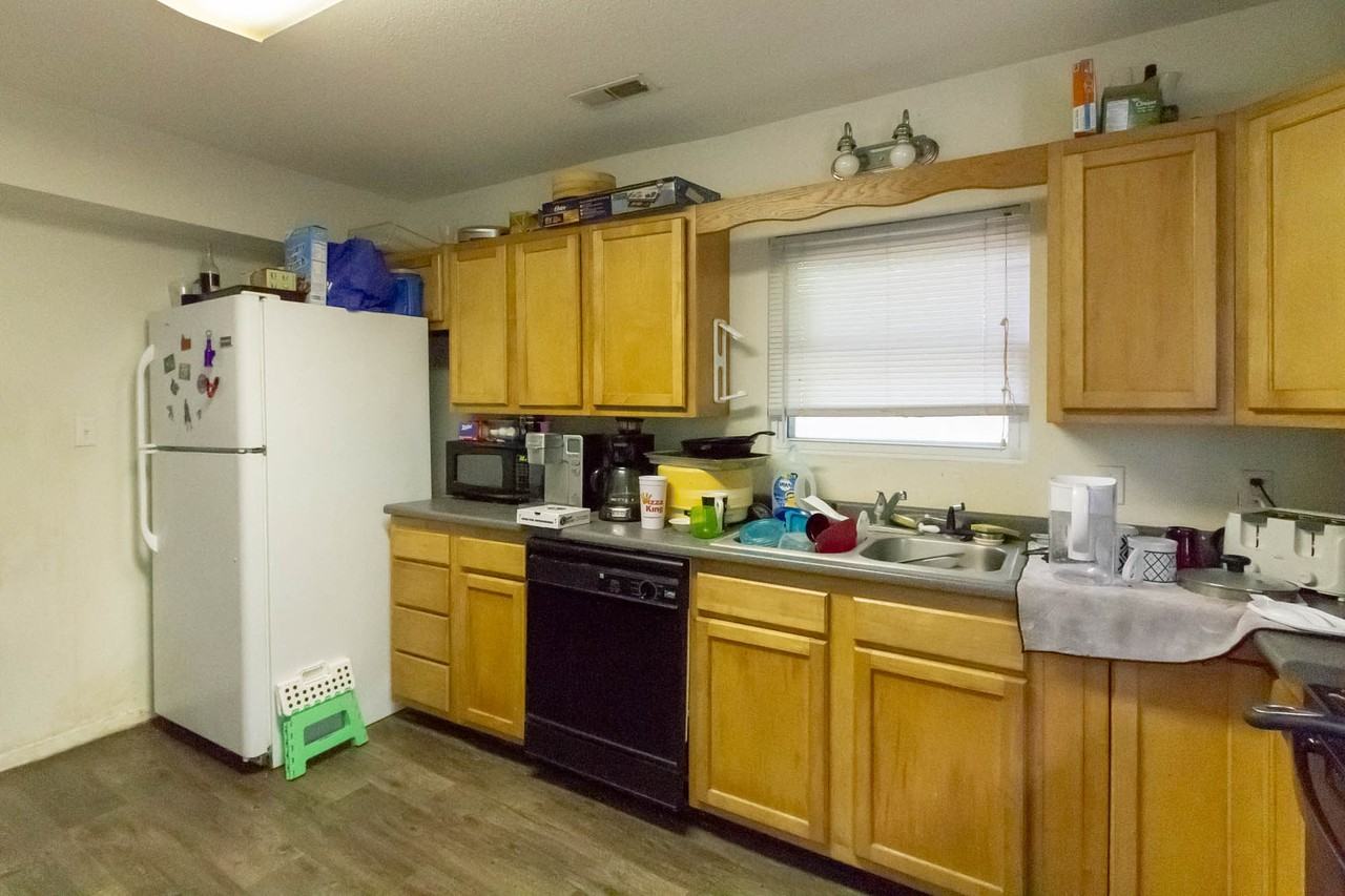 307 N Tillotson Ave - Photo 2 of 13