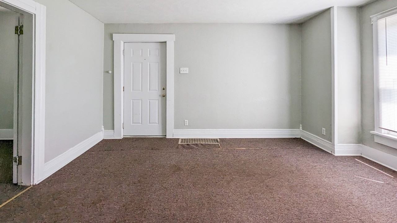 303 N Tillotson Ave - Photo 2 of 29