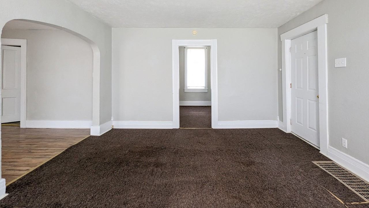 303 N Tillotson Ave - Photo 3 of 29