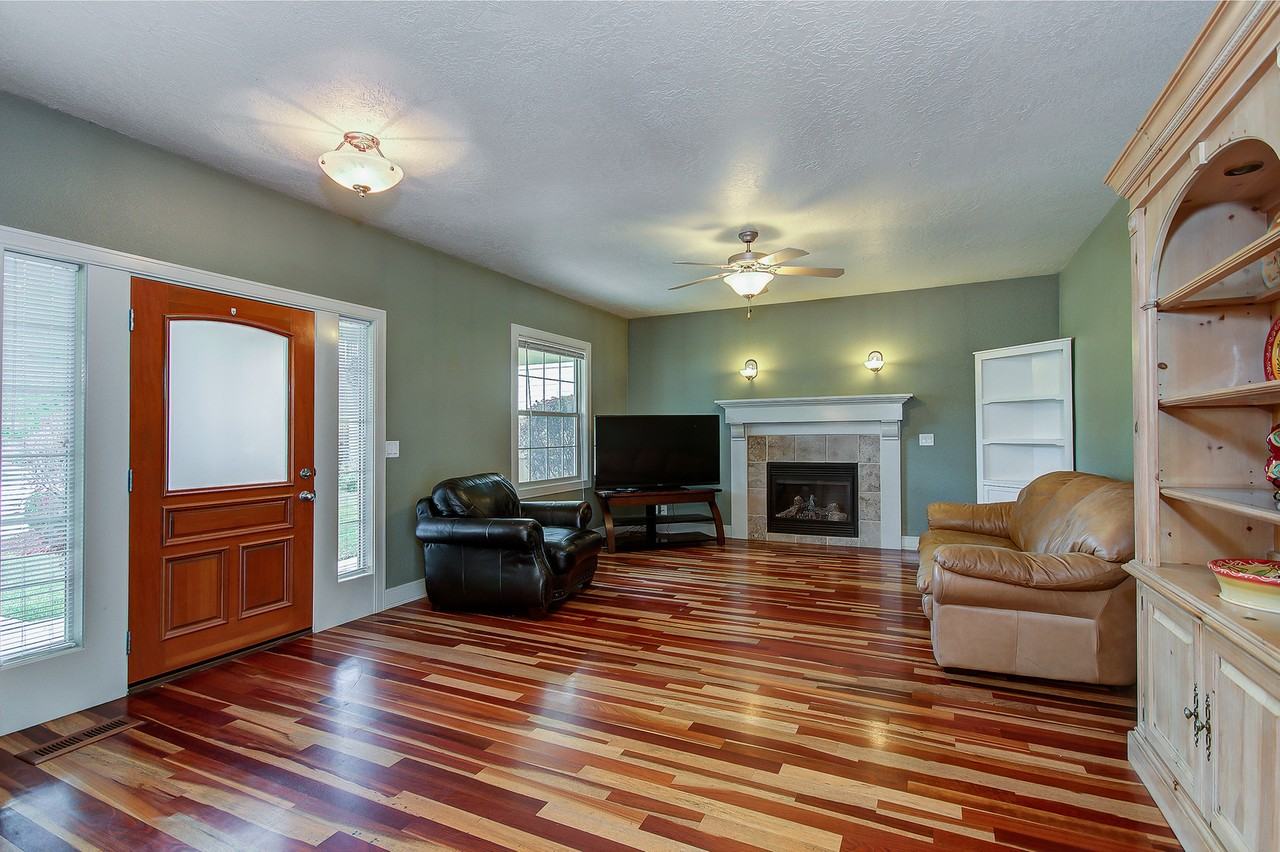 12733 N 11th Ave - Photo 3 of 31