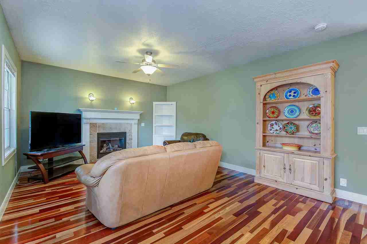 12733 N 11th Ave - Photo 6 of 31