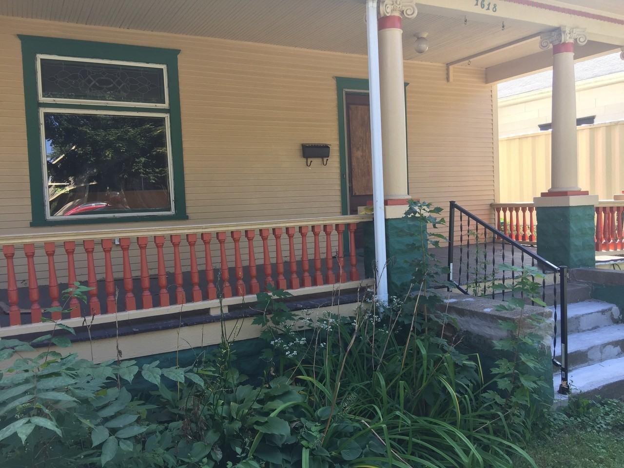 1618 Selby Ave - Photo 2 of 12