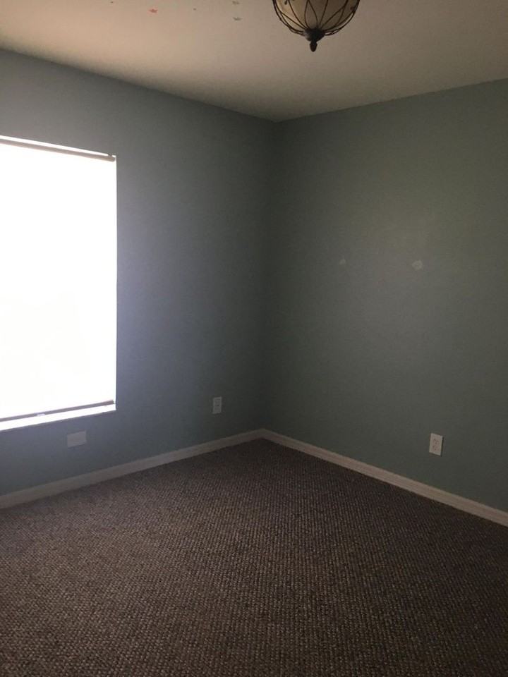 2612 Ne 5th Pl - Photo 4 of 13