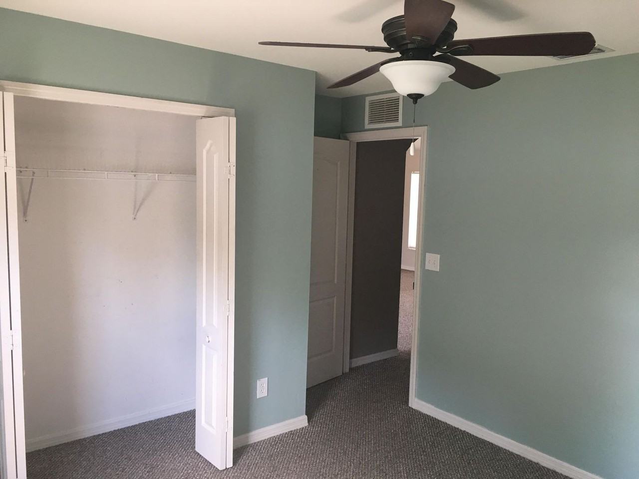 2612 Ne 5th Pl - Photo 6 of 13