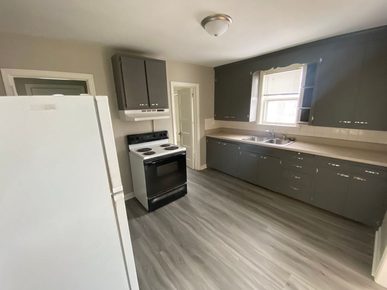 3151 Vernon St - Photo 5 of 13