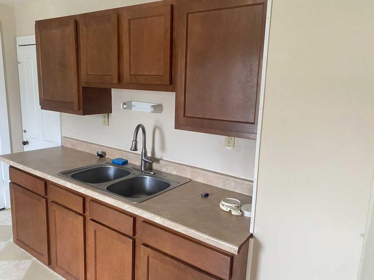 1120 N Macomb St - Photo 2 of 5