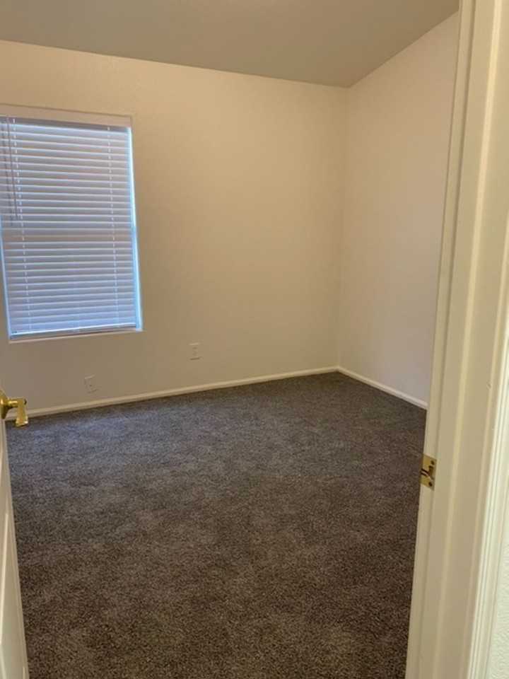 4901 E Augusta Ave - Photo 2 of 25