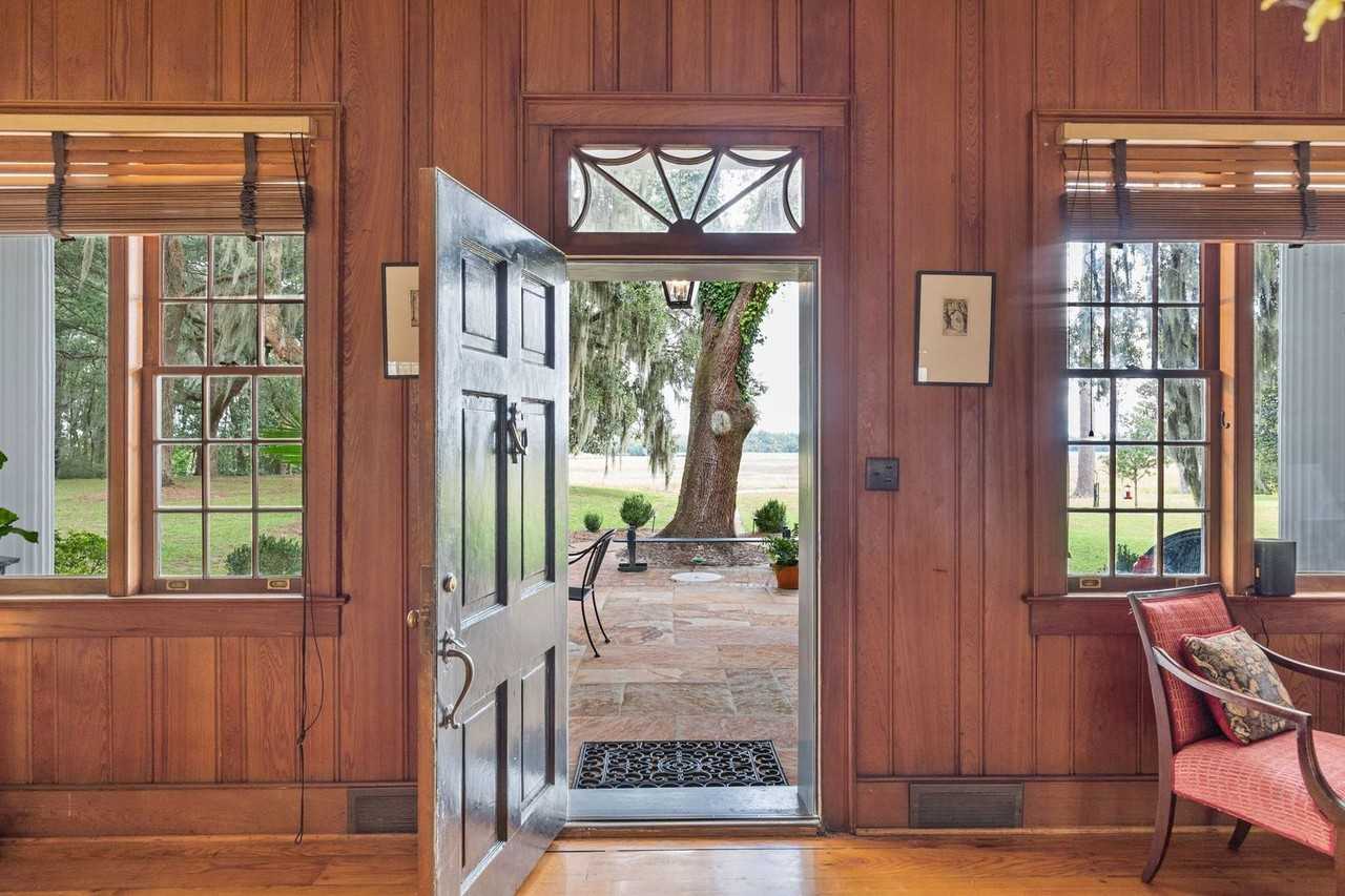 4136 Ashley River Rd - Photo 7 of 50