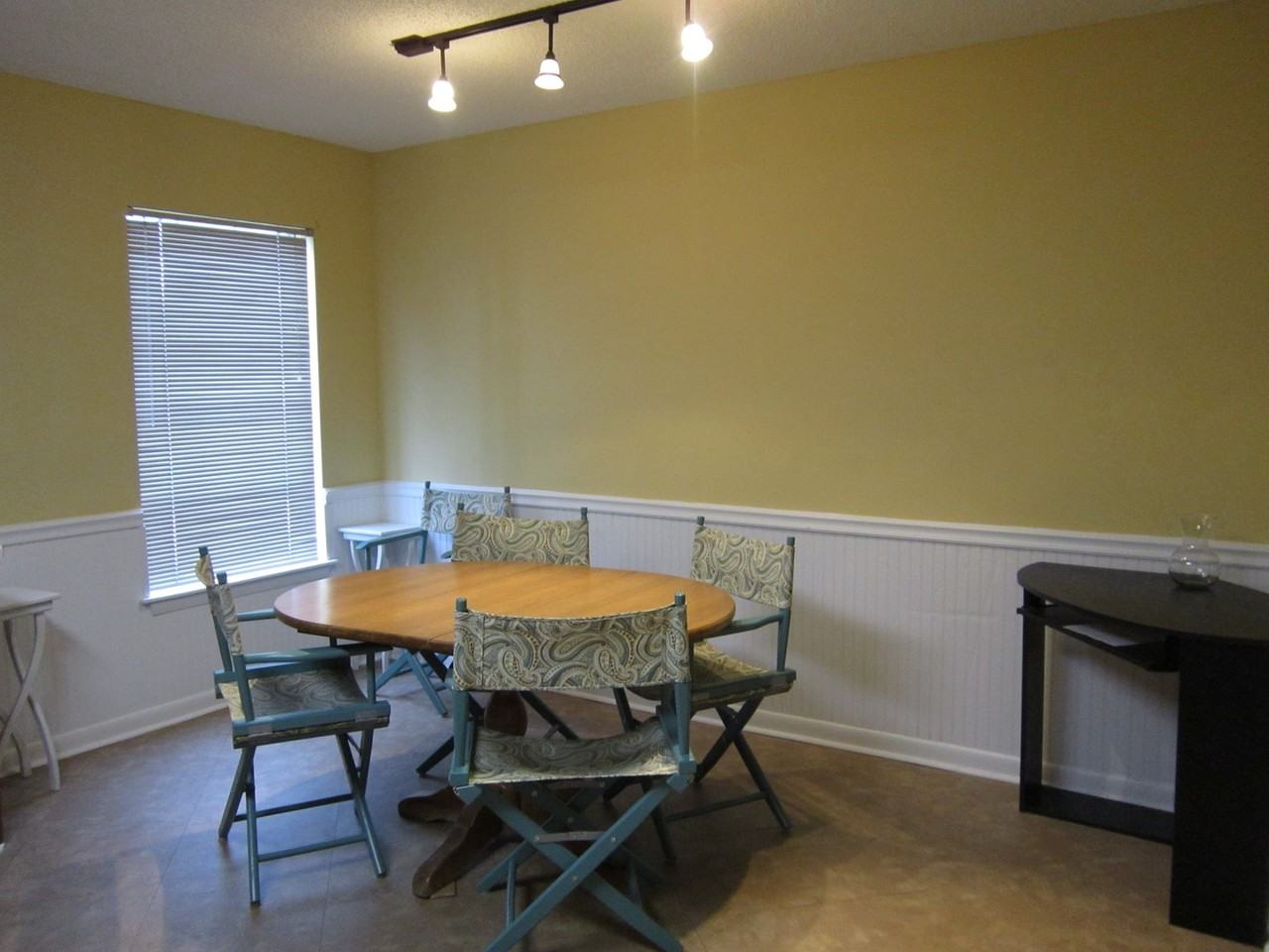 154 East University Drive - Photo 7 of 18