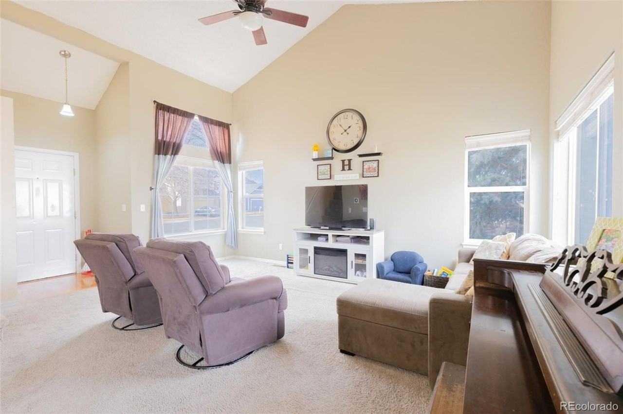 12694 Davis St - Photo 2 of 16