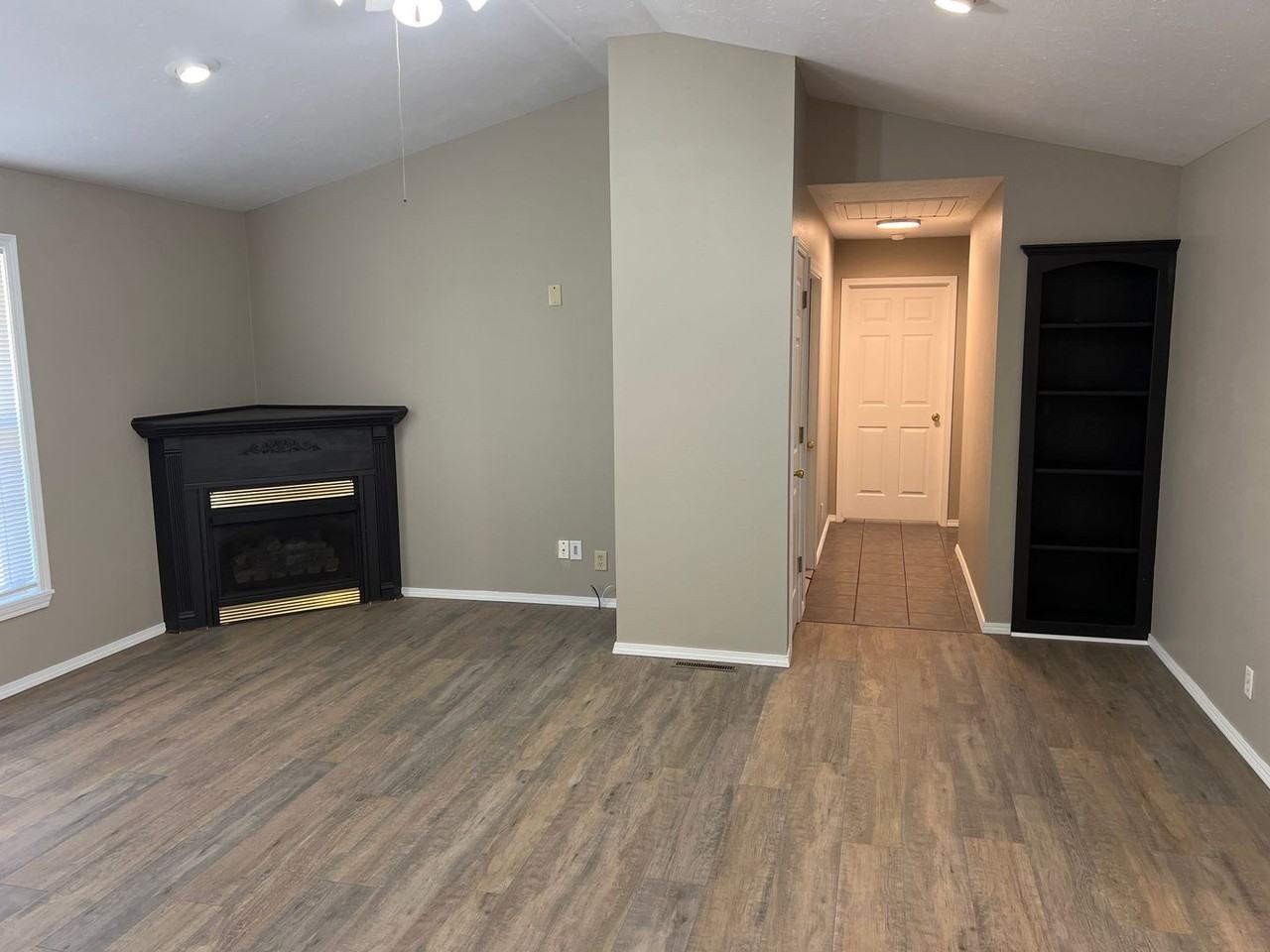 1752 S Fisk Ave - Photo 3 of 11