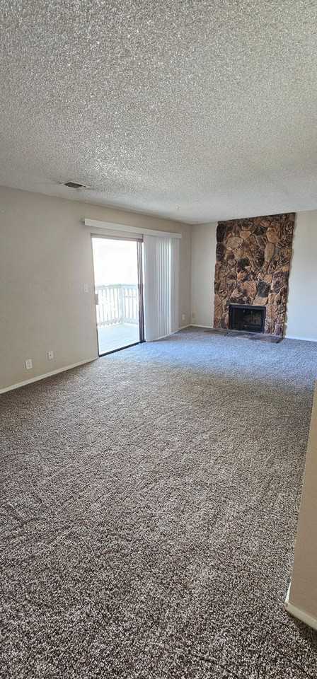 715 Mikkelsen Dr - Photo 3 of 44