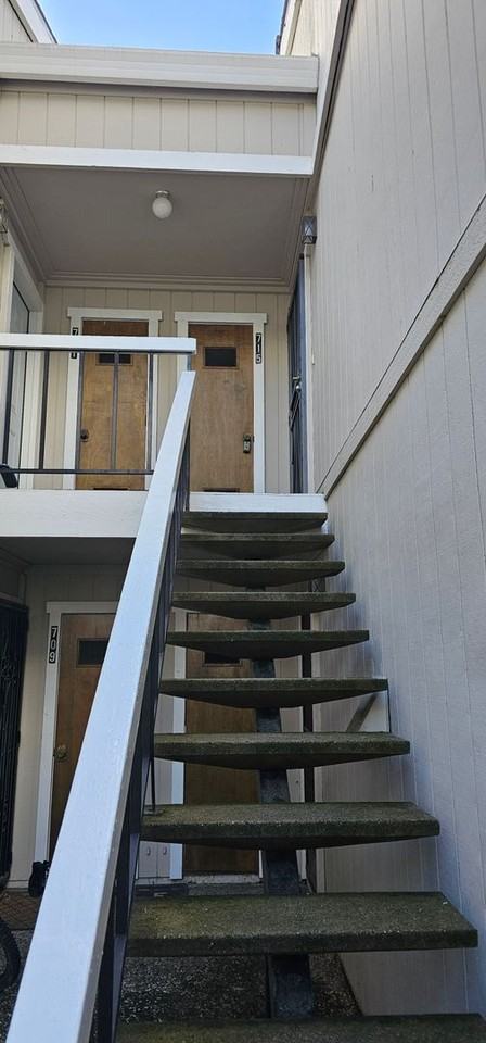 715 Mikkelsen Dr - Photo 2 of 44