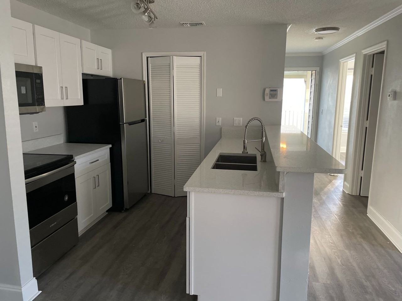 5980 Westgate Dr - Photo 5 of 7