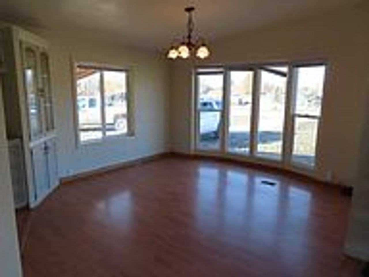 131 Goddard Ln - Photo 2 of 13