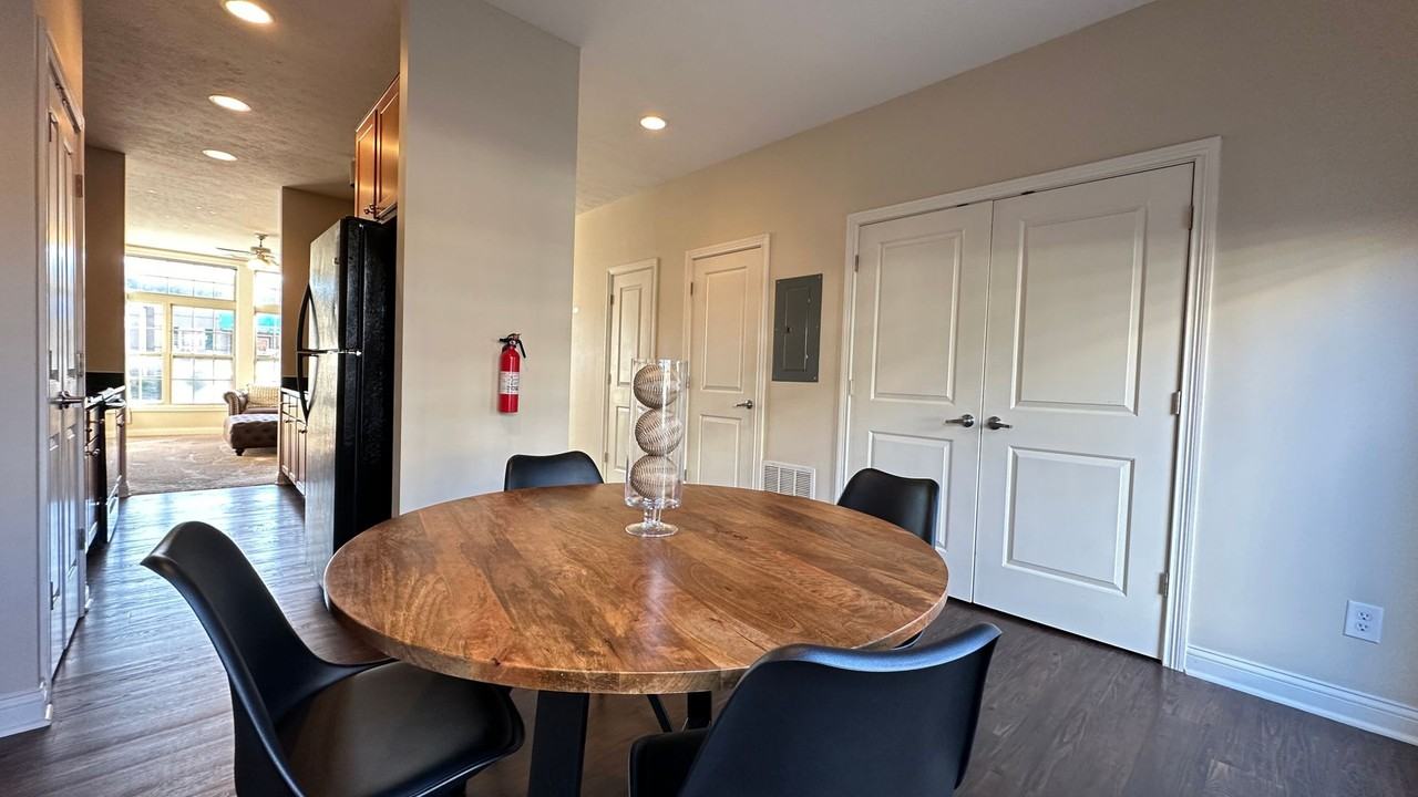 348 S Washington St - Photo 6 of 22