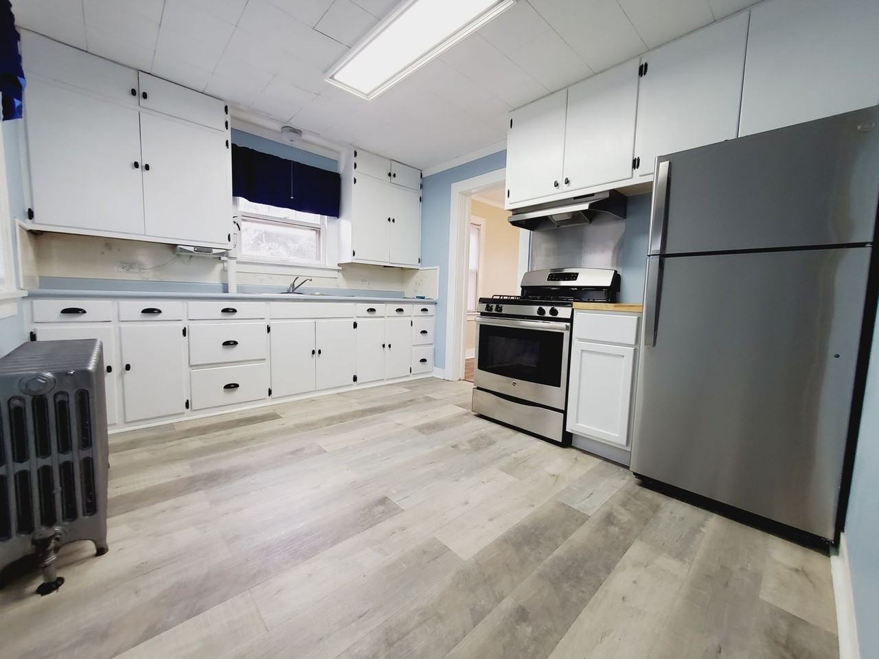 3535 Jewett Ave - Photo 3 of 8