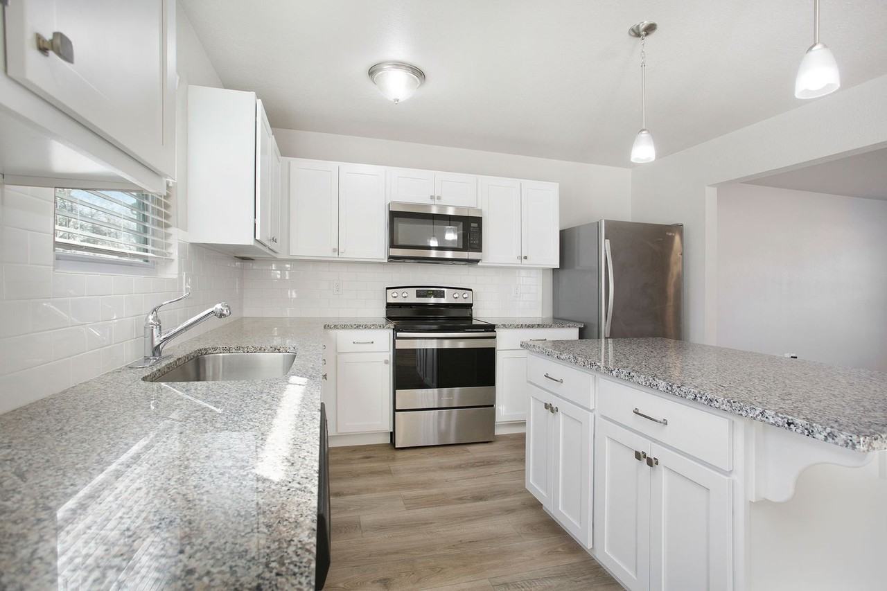 5751 Meadow Ln - Photo 2 of 19