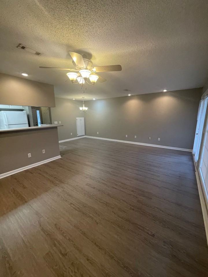 212 Foxchase Ln - Photo 3 of 13
