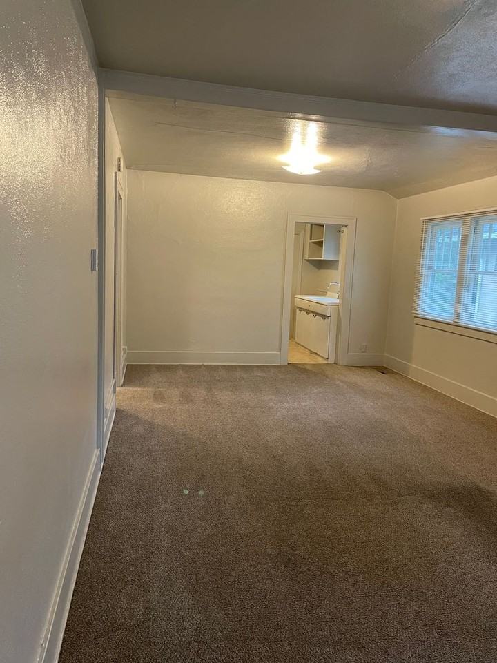 618 S Whitcomb St Uppr - Photo 4 of 34