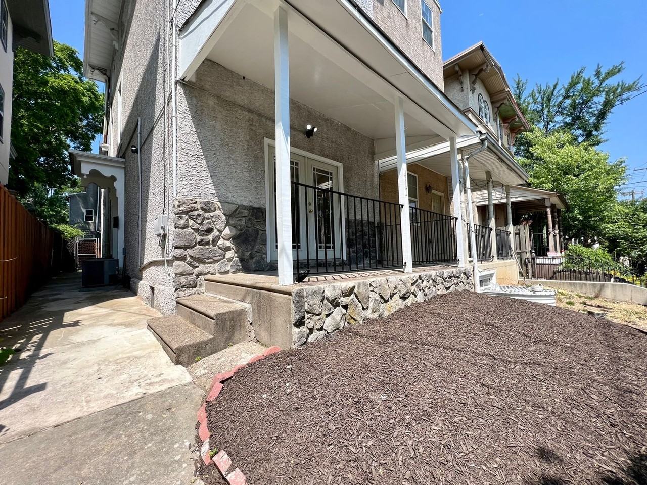 412 N 32nd St - Photo 3 of 33