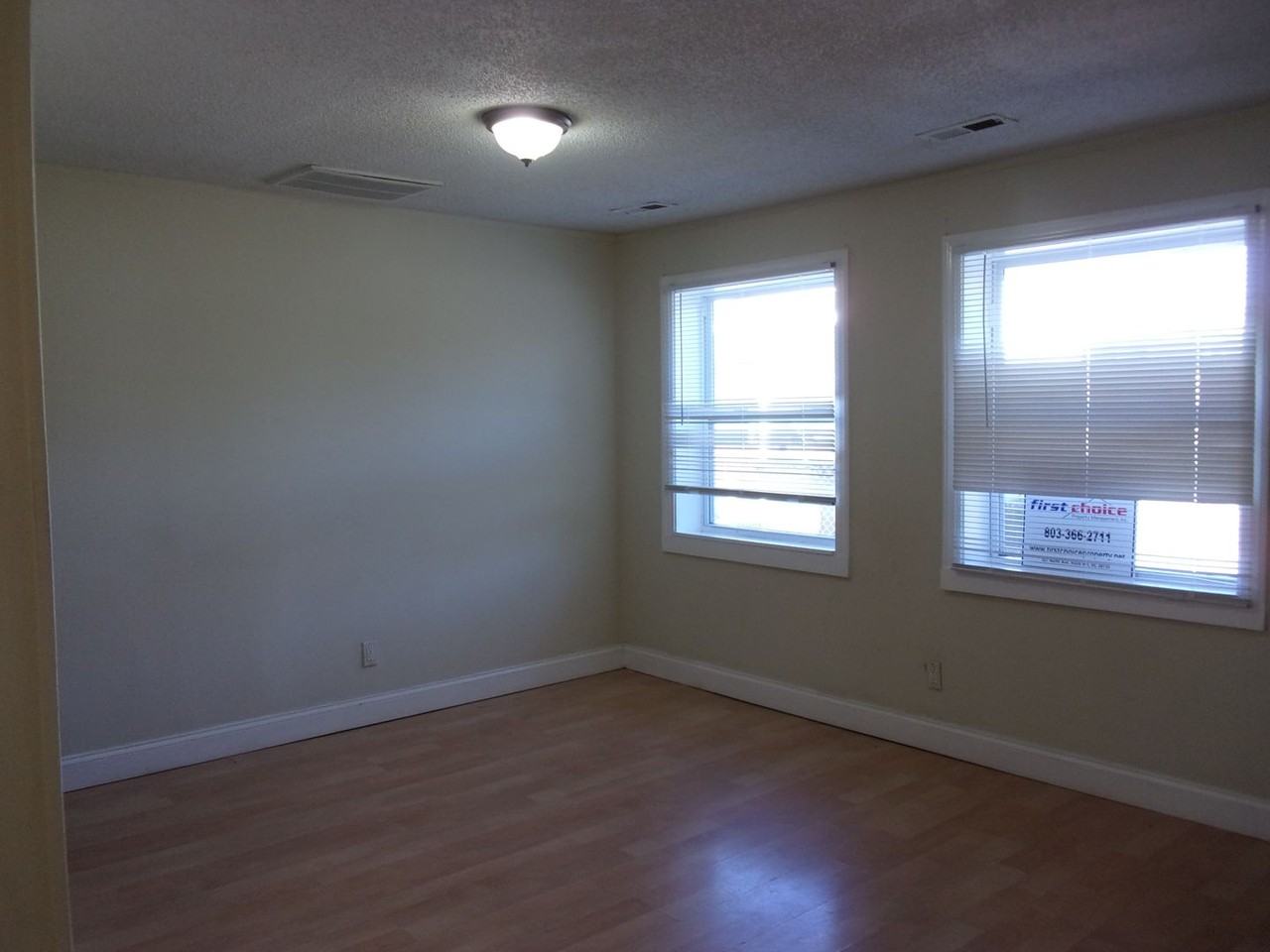 1231 Bose Ave - Photo 3 of 14