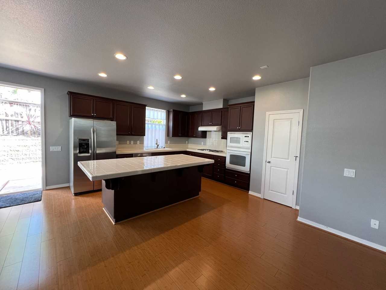 5264 Southcreek Ct - Photo 3 of 28