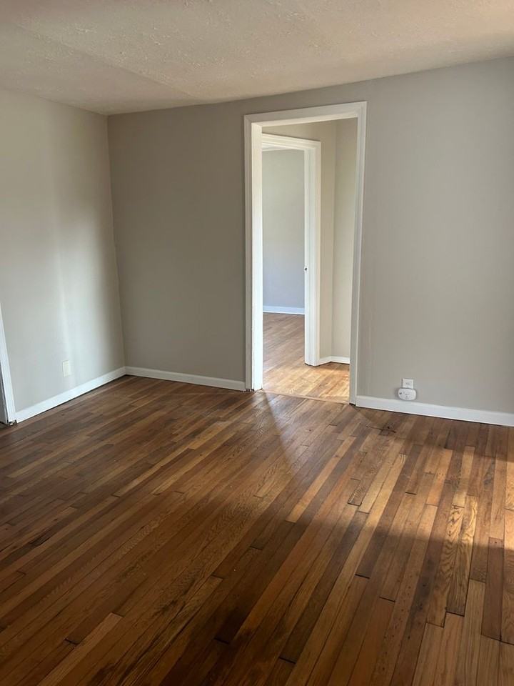 22621 Felch St - Photo 3 of 14