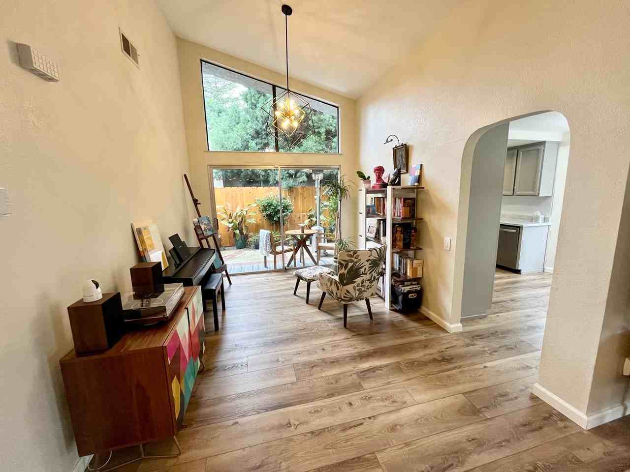 1620 Rockybend Dr - Photo 3 of 10