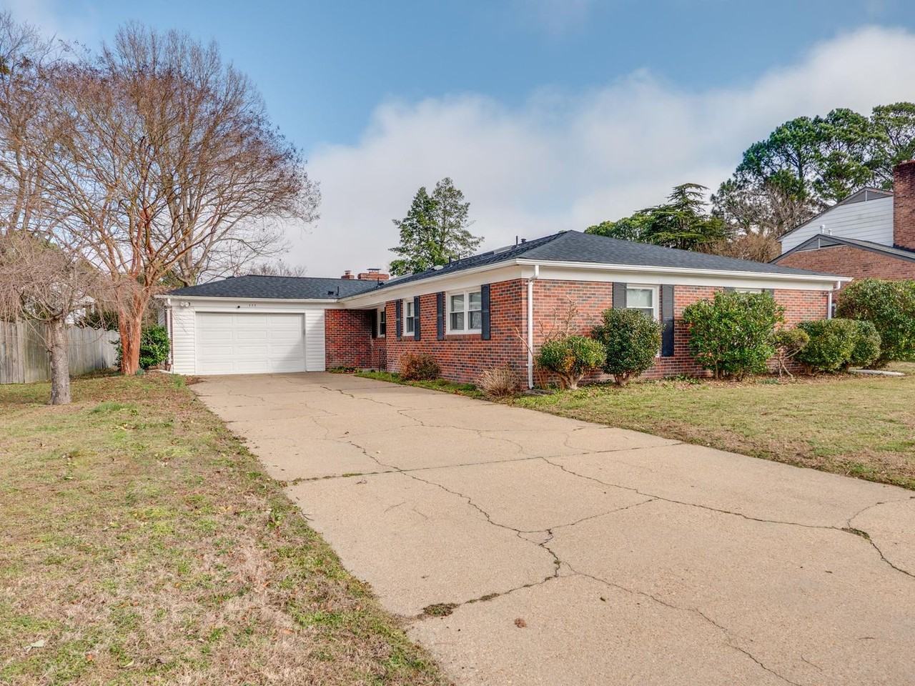 333 Castlewood Ct - Photo 2 of 36