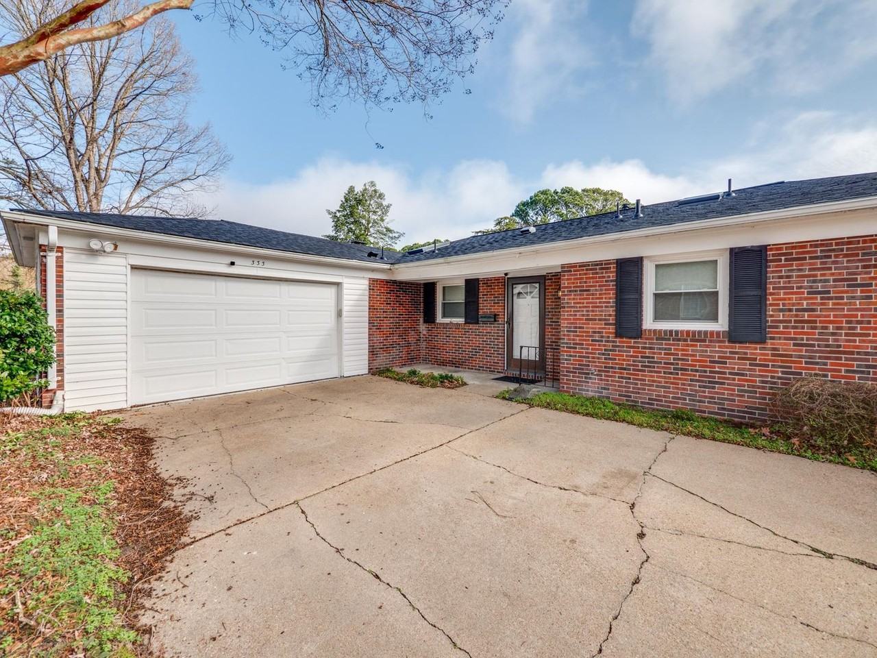 333 Castlewood Ct - Photo 3 of 36