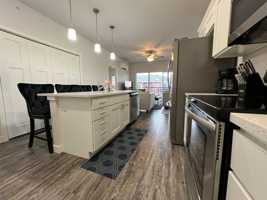 featured image of 1501 N Windsor Ave #304