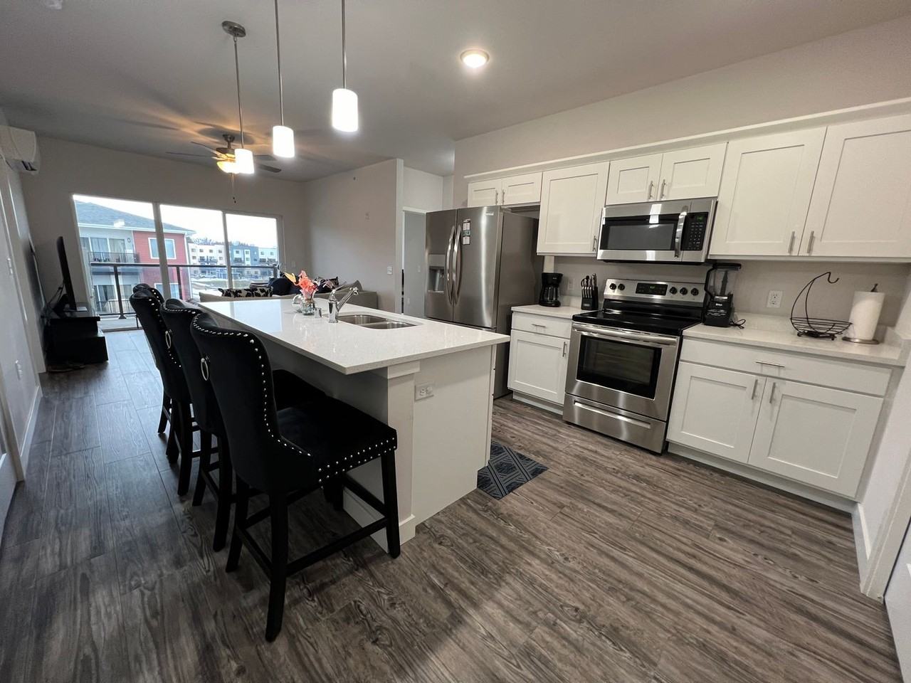 1501 N Windsor Ave #304 - Photo 4 of 18