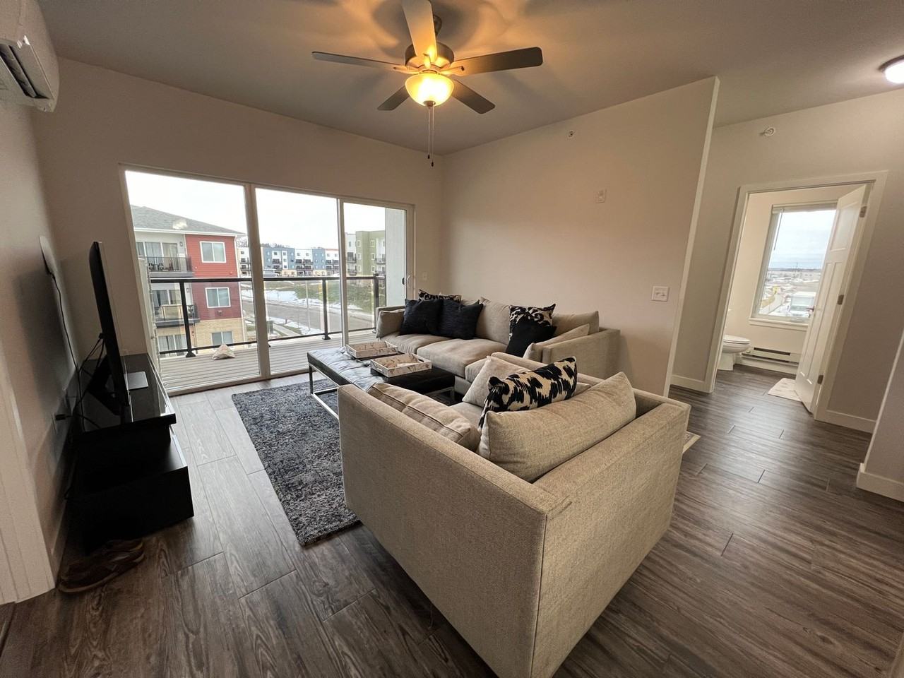 1501 N Windsor Ave #304 - Photo 5 of 18