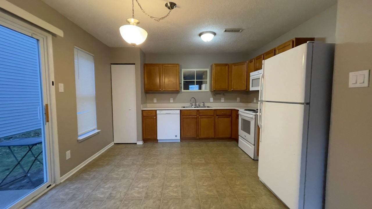 2684 Priest Dr - Photo 4 of 19