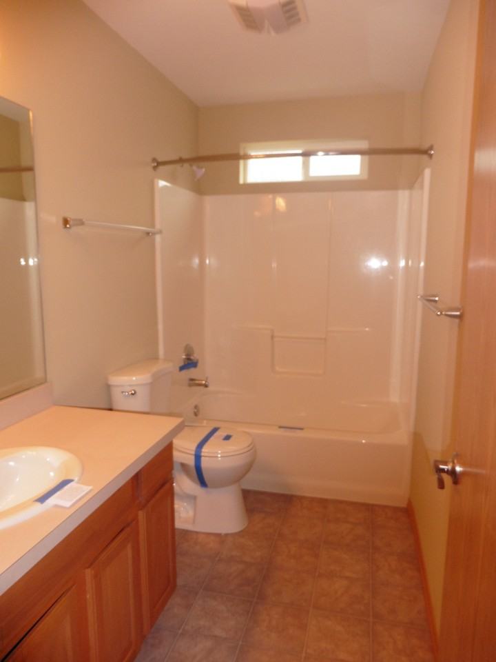 667 Ne Denver St - Photo 6 of 8