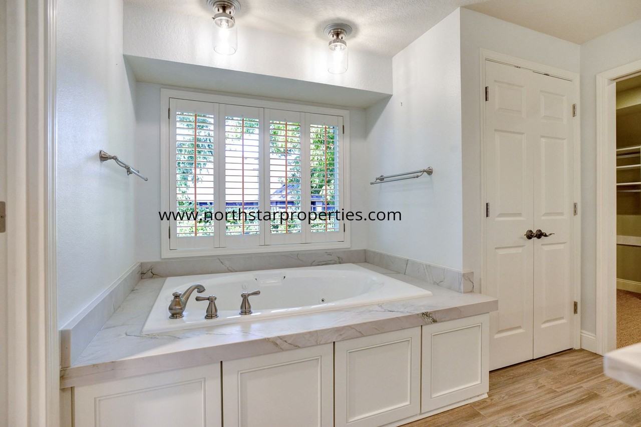 4565 Sw Joshua St - Photo 2 of 41