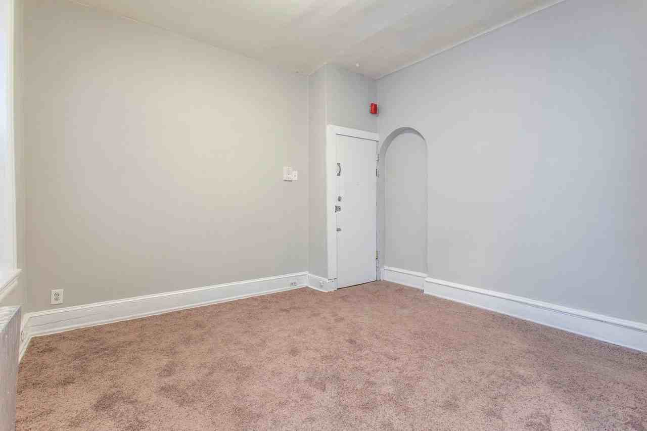 4437 Chestnut St #2R - Photo 4 of 11