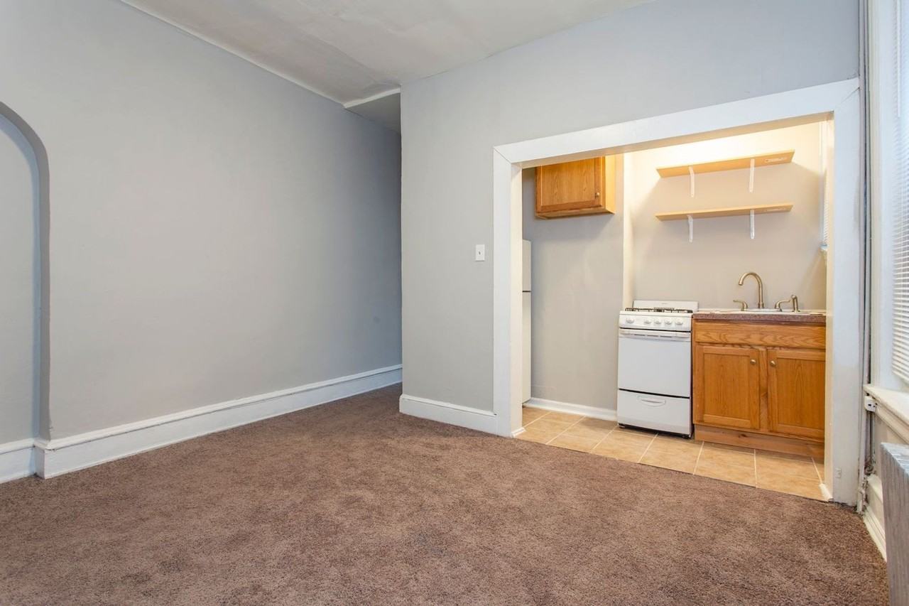 4437 Chestnut St #2R - Photo 6 of 11