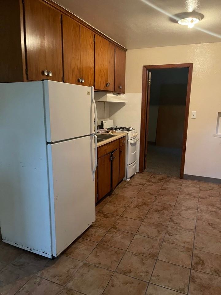 654 Stryker Ave - Photo 3 of 8