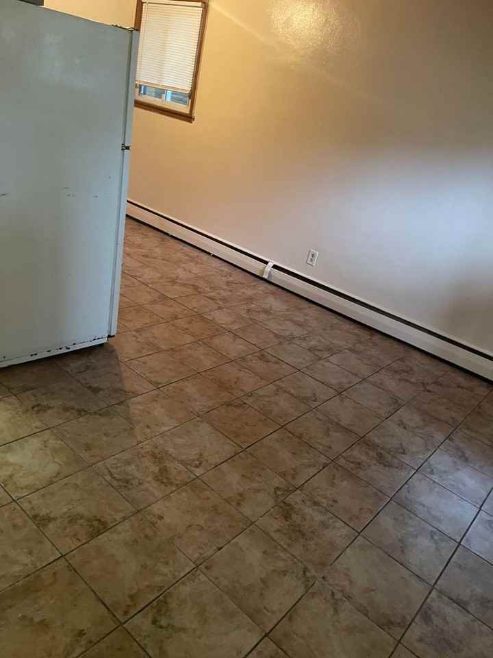 654 Stryker Ave - Photo 4 of 8