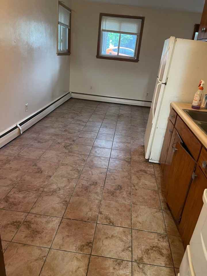 654 Stryker Ave - Photo 6 of 8