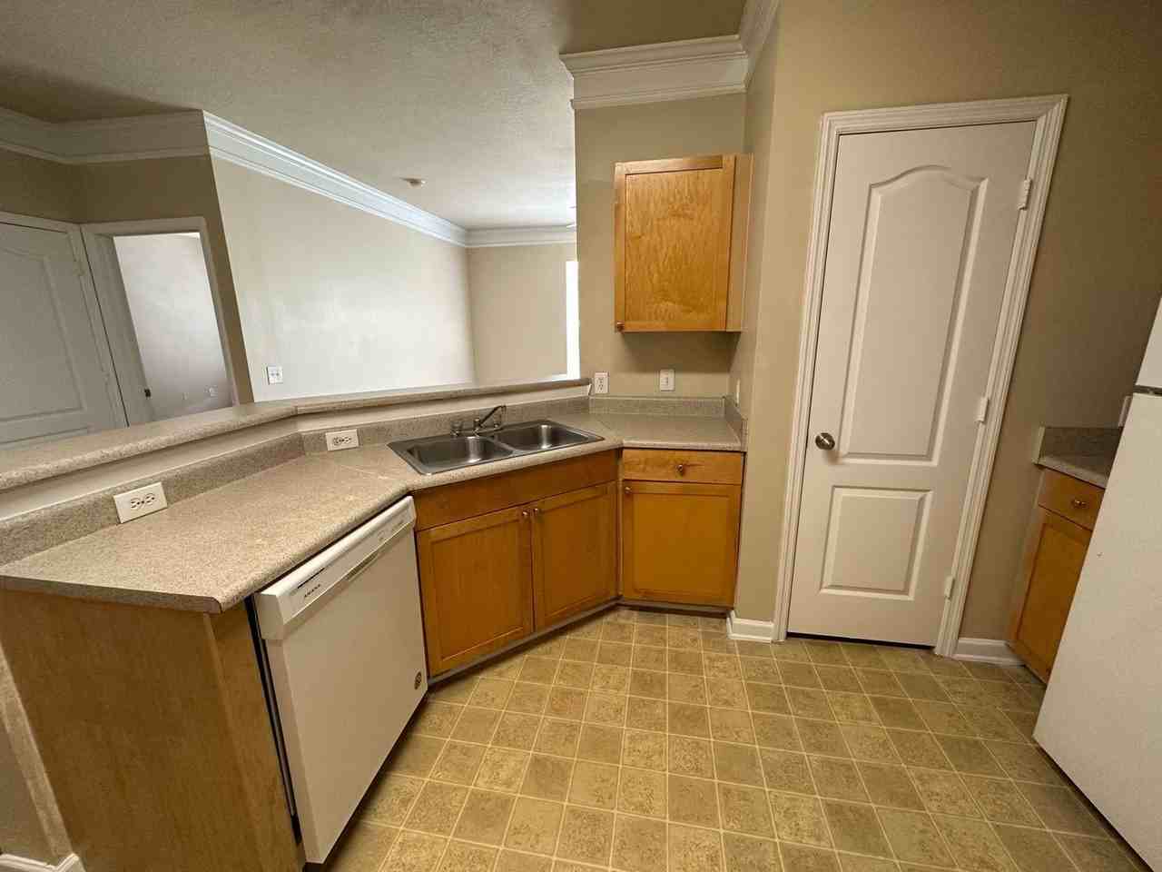 8836 Villa View Cir - Photo 6 of 36