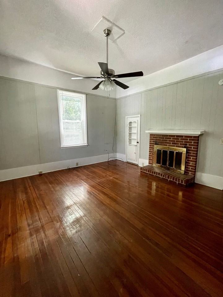 1319 Dover St - Photo 2 of 22