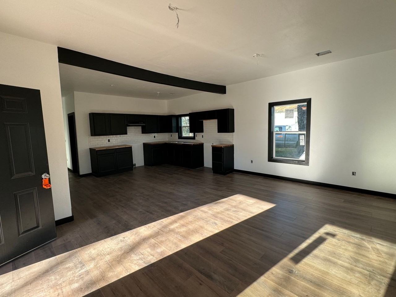 220 9th Ave Nw - Photo 3 of 10