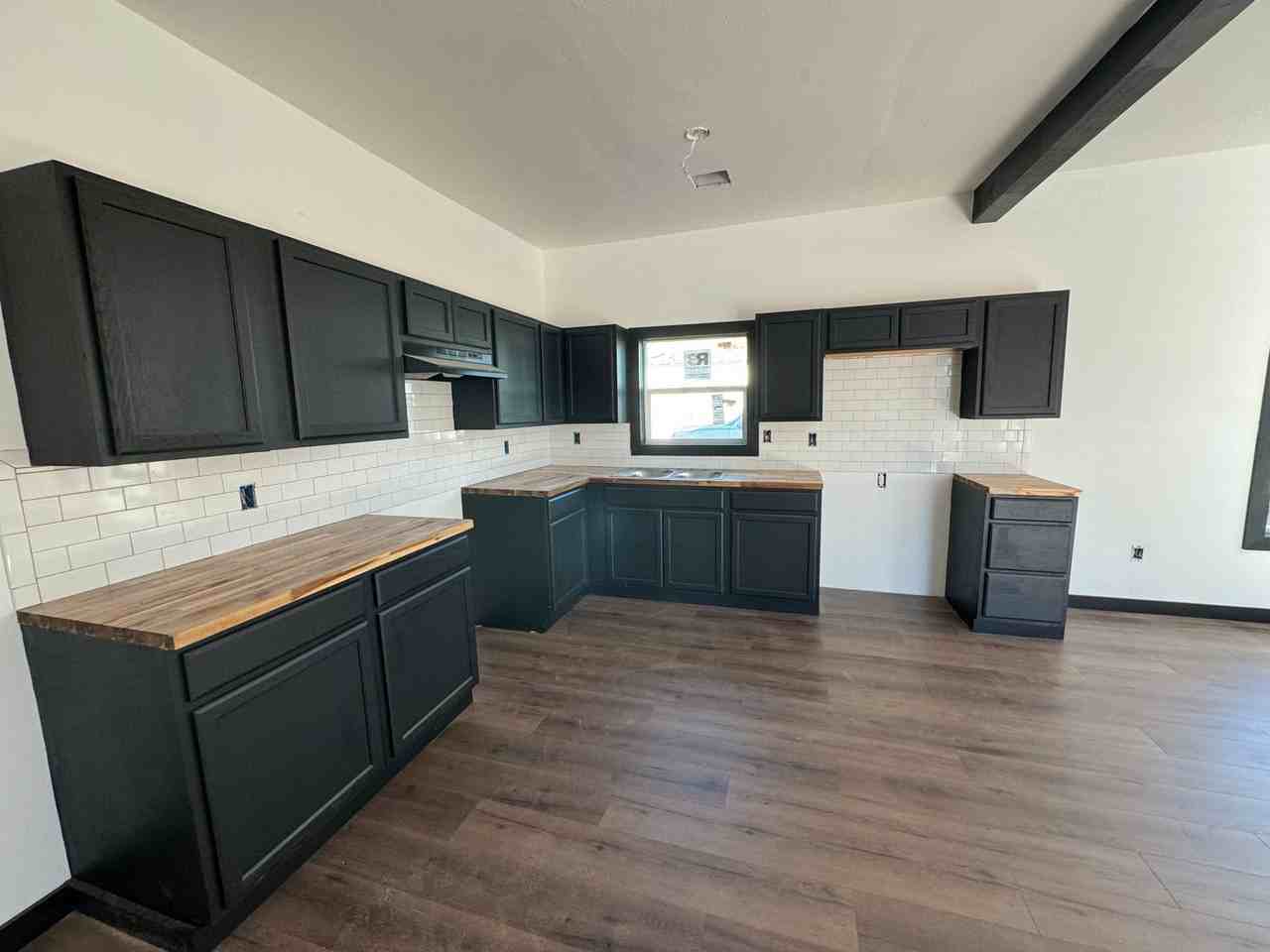 220 9th Ave Nw - Photo 4 of 10