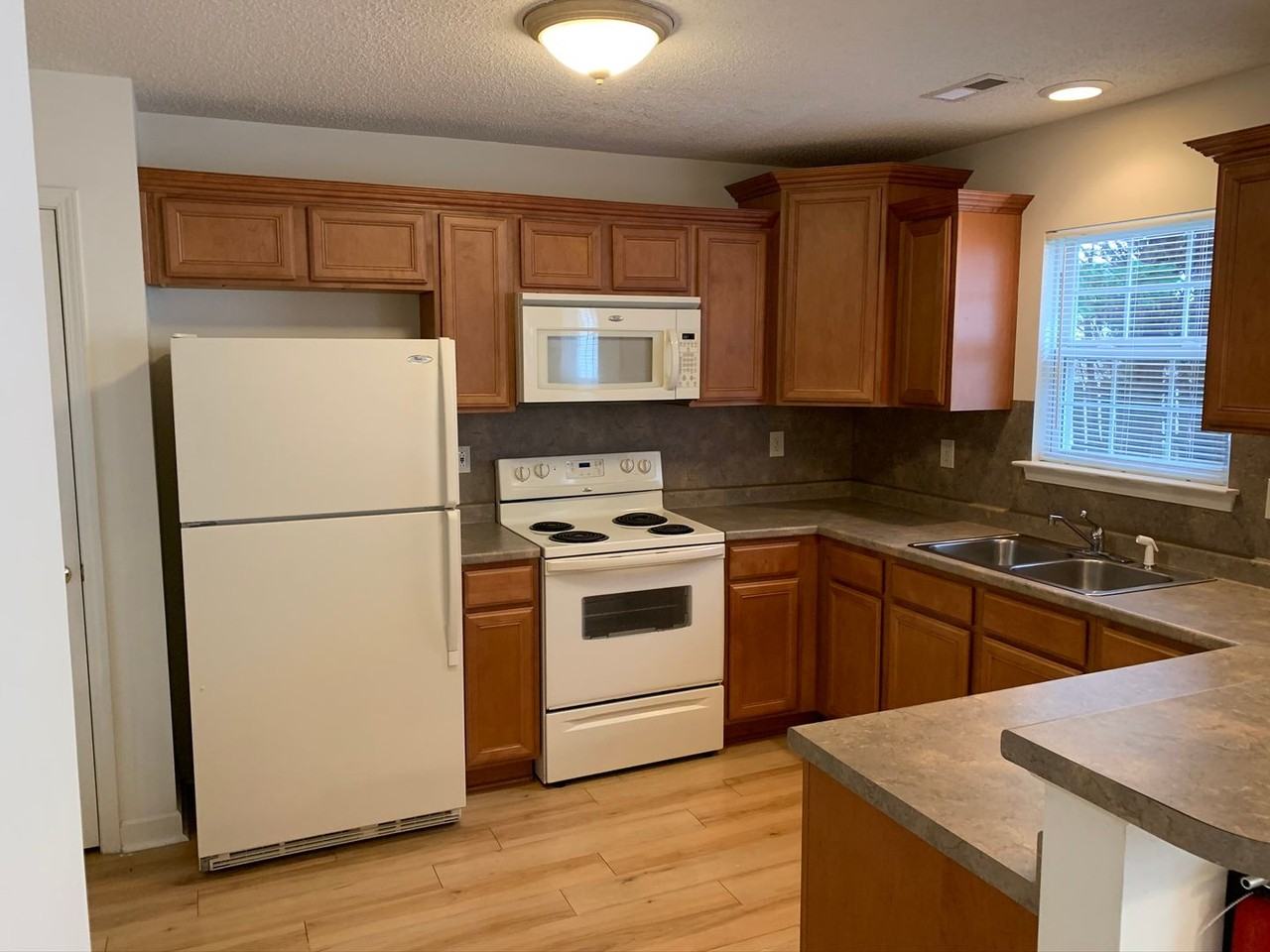 177 Clusters Cir - Photo 4 of 24