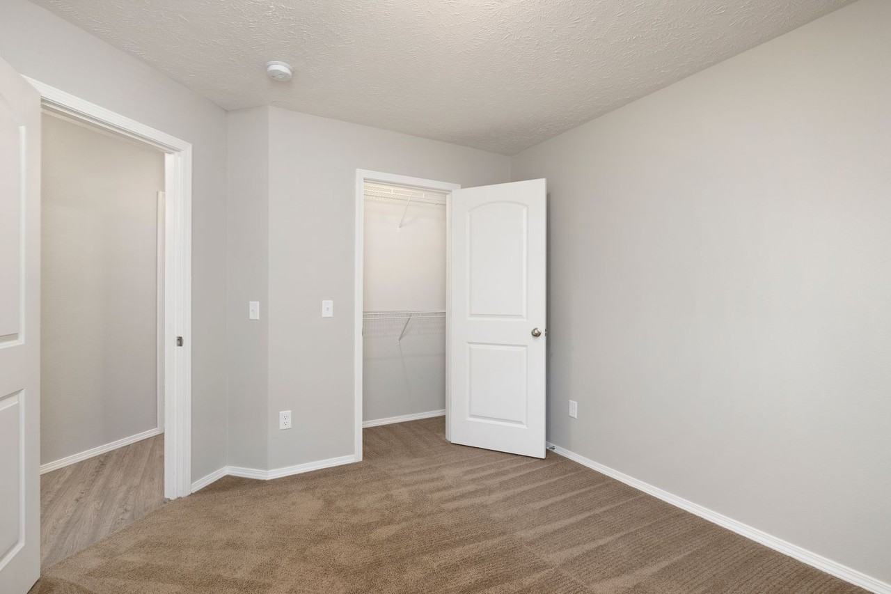 552 W Danielle St - Photo 7 of 19