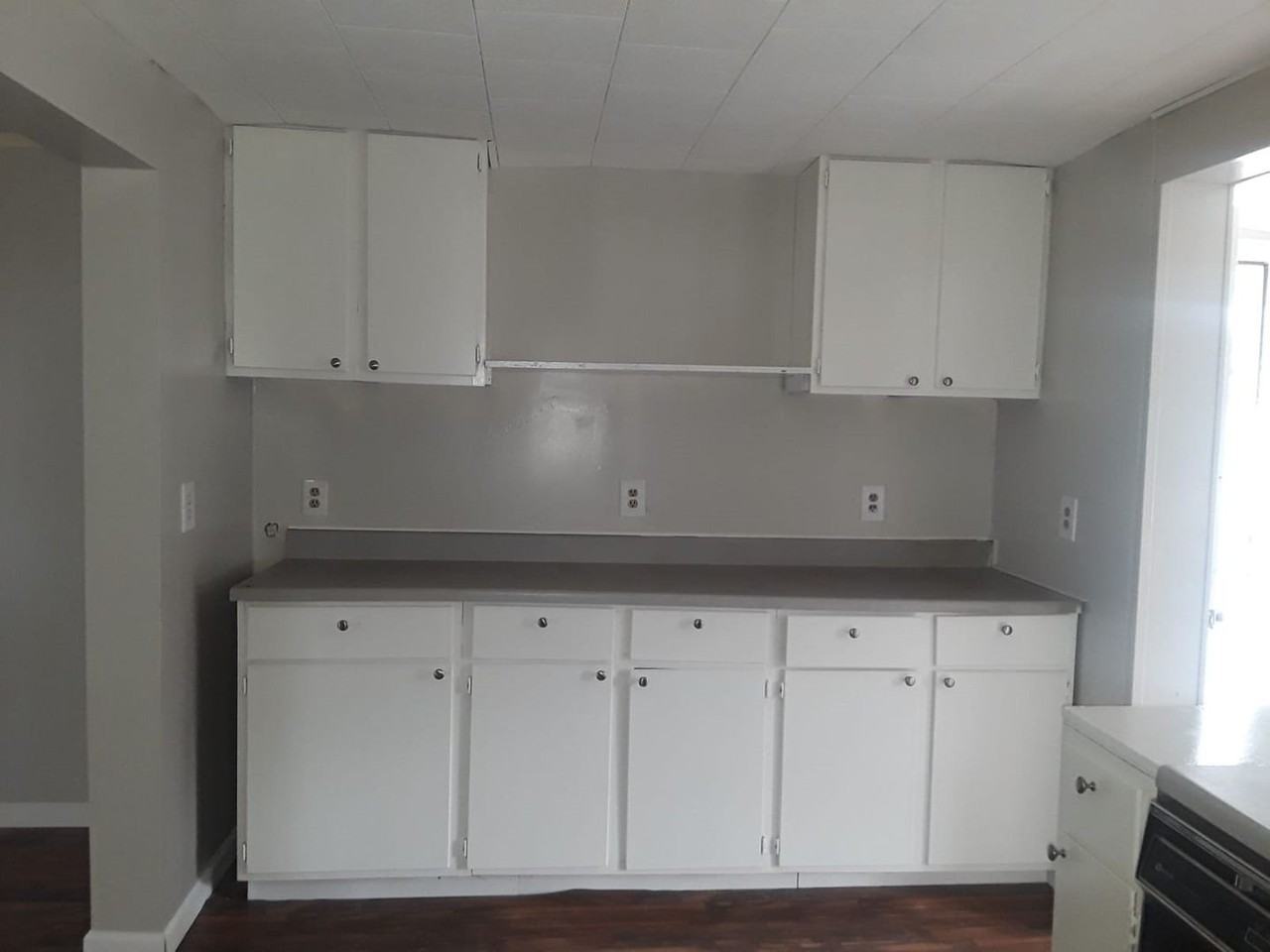 255 Elmore St - Photo 3 of 7